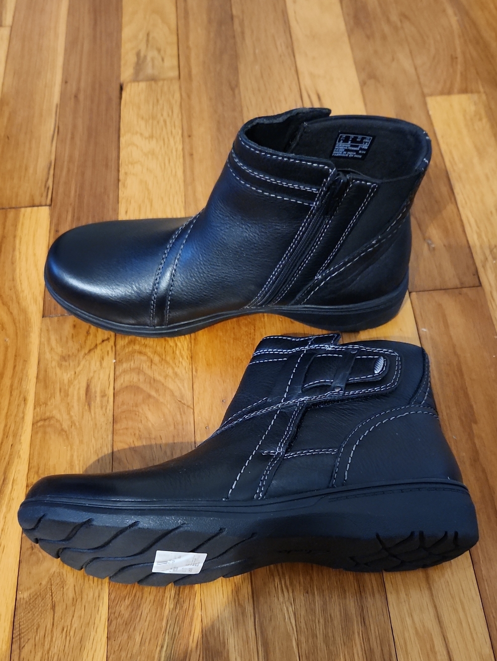 Clarks Carleigh Style Black Leather Ankle Boots - NWT Size 9 M